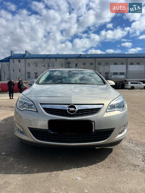 Opel Astra 2010
