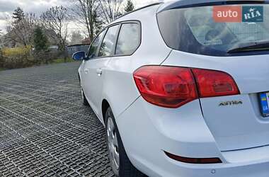 Універсал Opel Astra 2012 в 