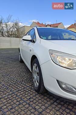 Універсал Opel Astra 2012 в 