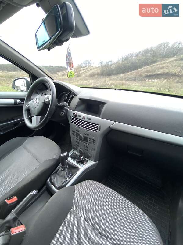 Универсал Opel Astra 2009 в Краснограде