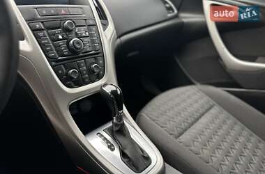 Универсал Opel Astra 2013 в 