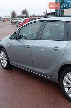 Универсал Opel Astra 2011 в 