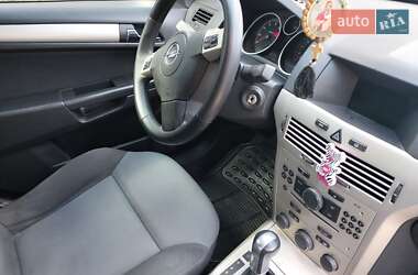 Хэтчбек Opel Astra 2008 в 