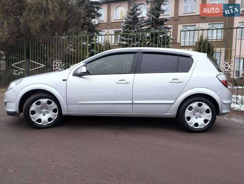 Хетчбек Opel Astra 2005 в 
