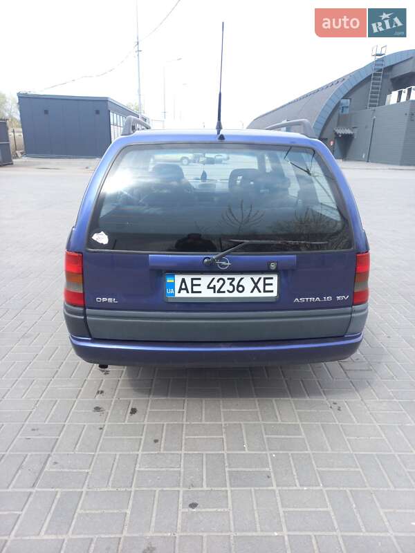 Універсал Opel Astra 1996 в Дніпрі