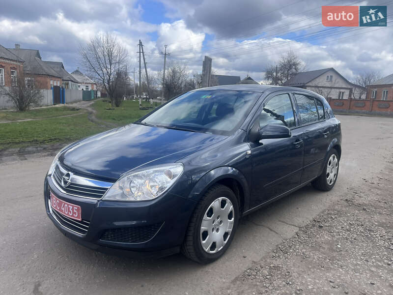 Хэтчбек Opel Astra 2008 в 