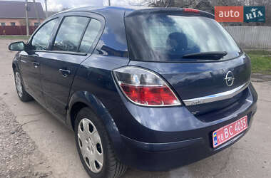 Хэтчбек Opel Astra 2008 в 