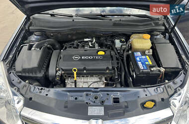 Хэтчбек Opel Astra 2008 в 