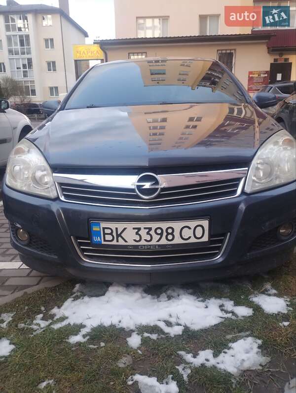 Хэтчбек Opel Astra 2008 в Ровно