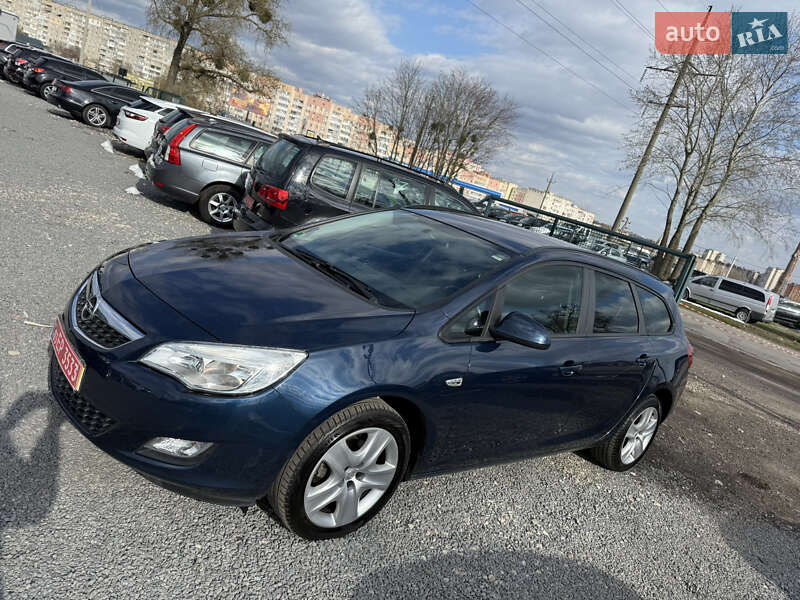 Универсал Opel Astra 2011 в 