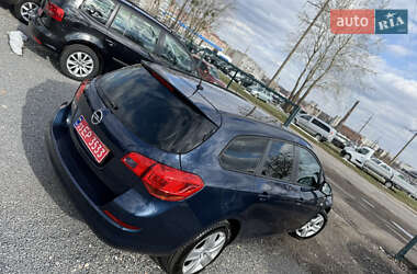 Универсал Opel Astra 2011 в 
