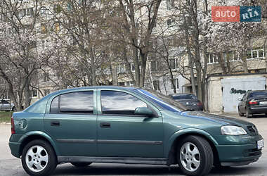 Хэтчбек Opel Astra 2000 в 