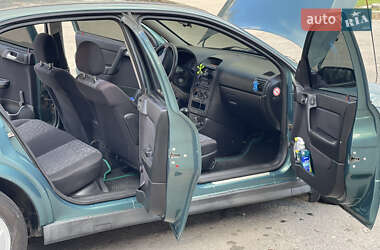 Хэтчбек Opel Astra 2000 в 