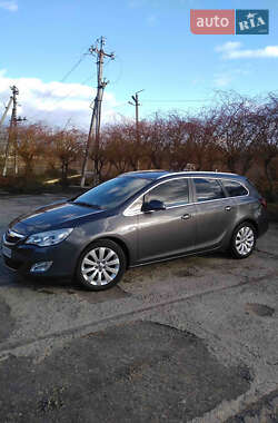 Универсал Opel Astra 2012 в 