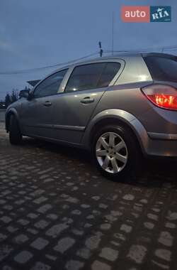 Хетчбек Opel Astra 2004 в 