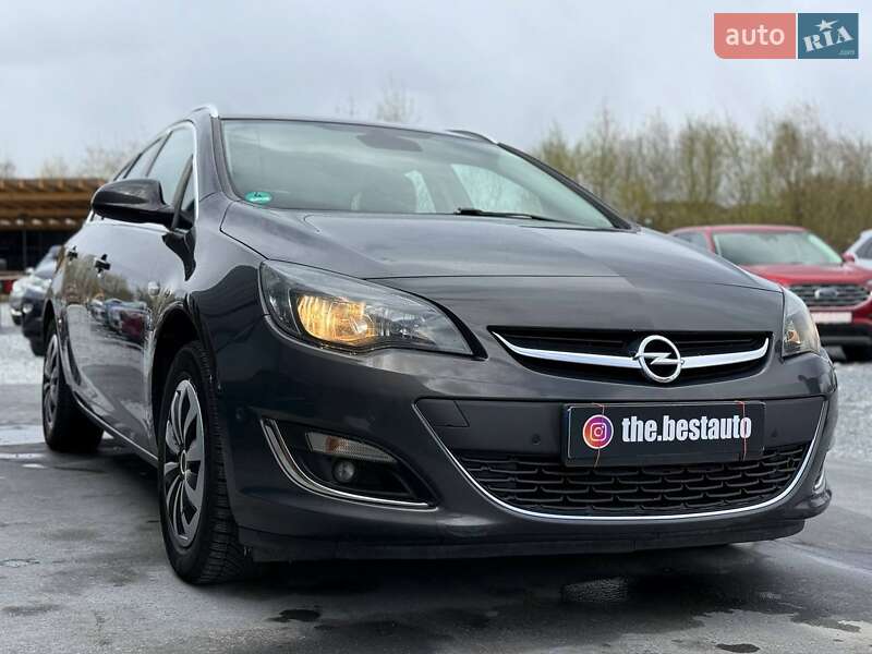 Универсал Opel Astra 2015 в Ровно