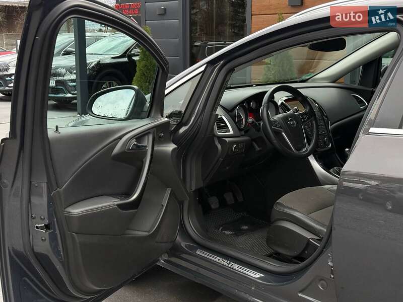 Универсал Opel Astra 2015 в Ровно