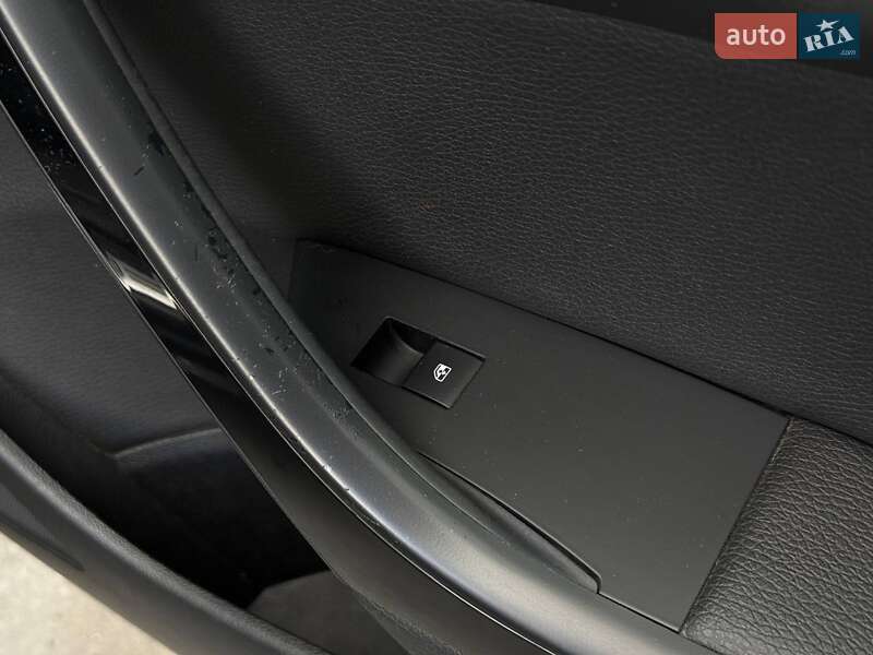 Универсал Opel Astra 2015 в Ровно