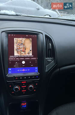 Универсал Opel Astra 2011 в 