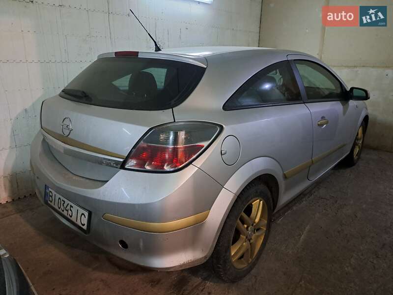 Купе Opel Astra 2007 в Миргороде