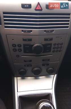 Седан Opel Astra 2011 в 