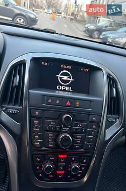 Универсал Opel Astra 2011 в 