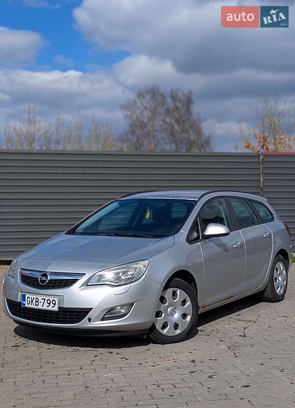 Універсал Opel Astra 2011 в 