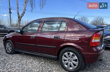 Хэтчбек Opel Astra 2004 в 