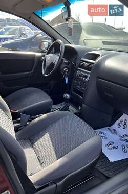 Хэтчбек Opel Astra 2004 в 