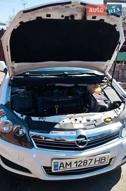 Универсал Opel Astra 2009 в 