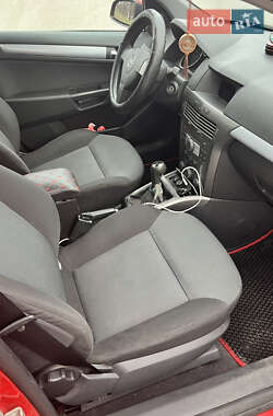 Хэтчбек Opel Astra 2005 в 