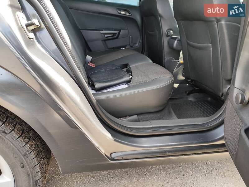 Универсал Opel Astra 2008 в Полтаве