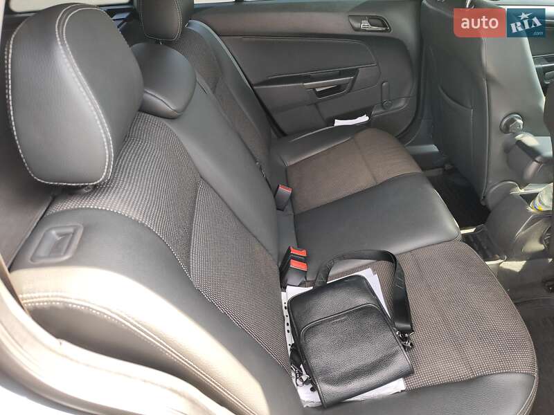 Универсал Opel Astra 2008 в Полтаве