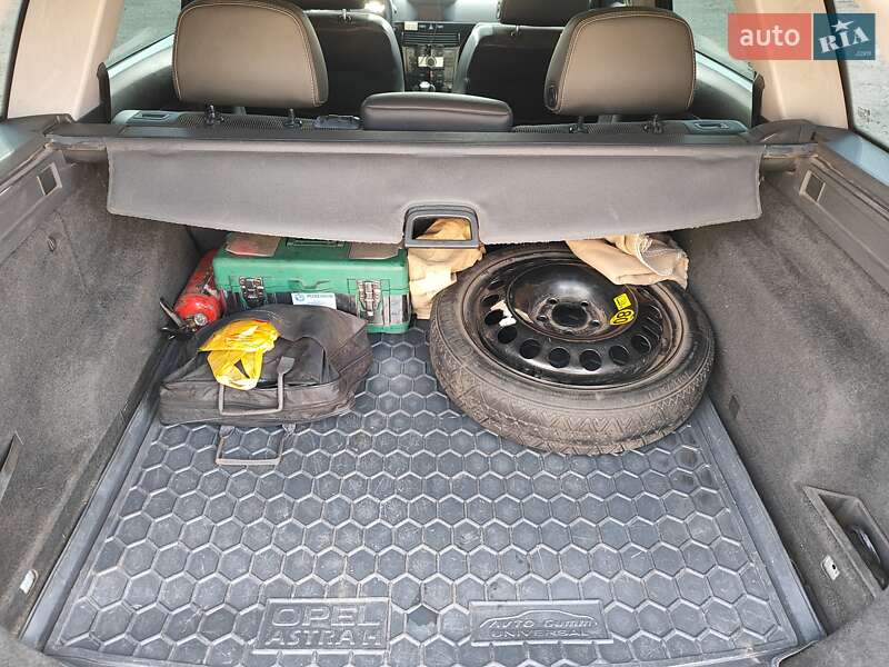 Универсал Opel Astra 2008 в Полтаве