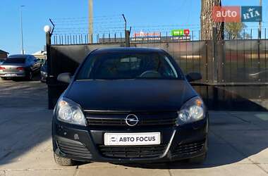 Хэтчбек Opel Astra 2005 в 