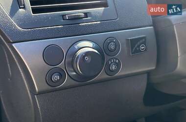 Хэтчбек Opel Astra 2005 в 