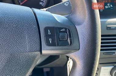 Хэтчбек Opel Astra 2005 в 