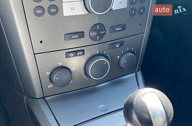 Хэтчбек Opel Astra 2005 в 