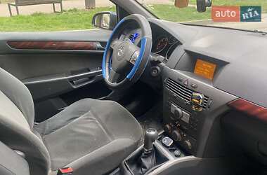 Хэтчбек Opel Astra 2004 в 