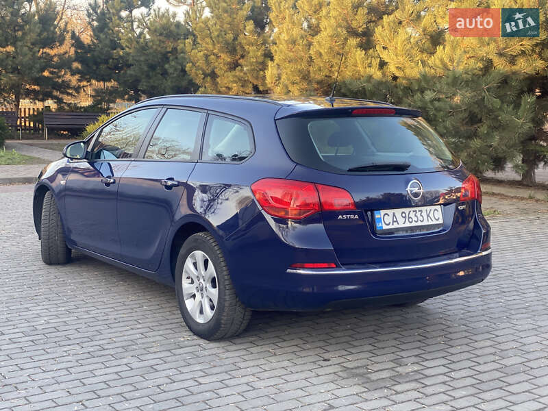 Универсал Opel Astra 2015 в Каменке