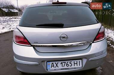 Хетчбек Opel Astra 2005 в 