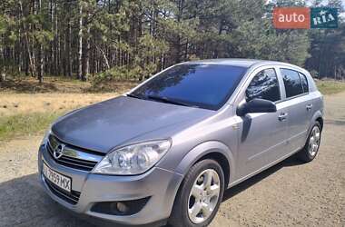 Хэтчбек Opel Astra 2008 в 