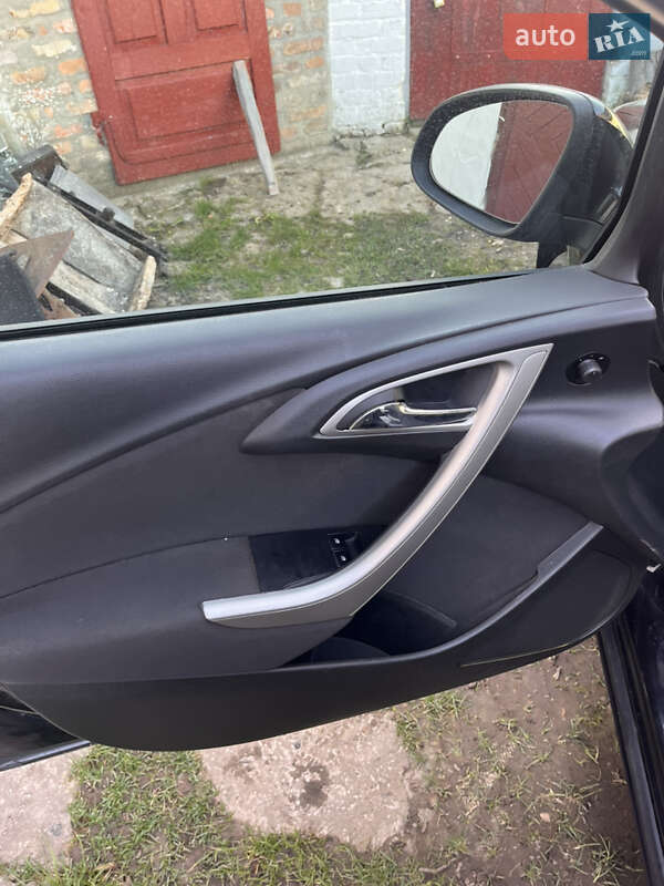 Універсал Opel Astra 2011 в Луцьку