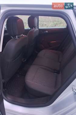 Універсал Opel Astra 2013 в 