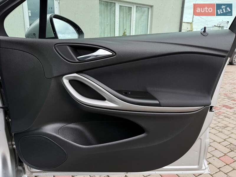Универсал Opel Astra 2018 в Луцке