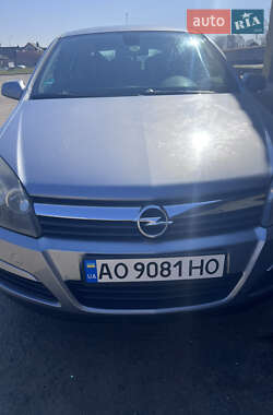 Хэтчбек Opel Astra 2005 в 