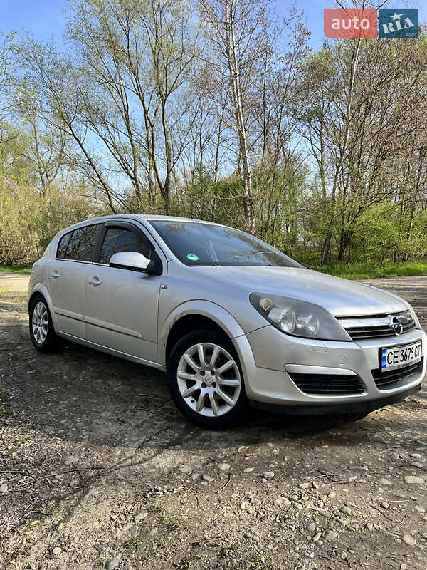 Хэтчбек Opel Astra 2004 в 