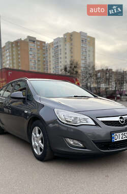 Универсал Opel Astra 2011 в 
