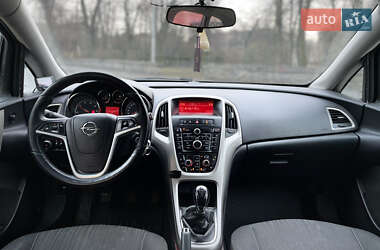 Универсал Opel Astra 2011 в 