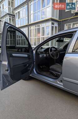Универсал Opel Astra 2005 в 